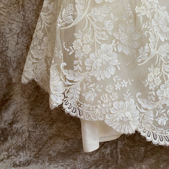 1950s-1960s Vintage Harzfeld’s Wedding Dress Size 8, lace, sheer portions - Picture 15 of 16
